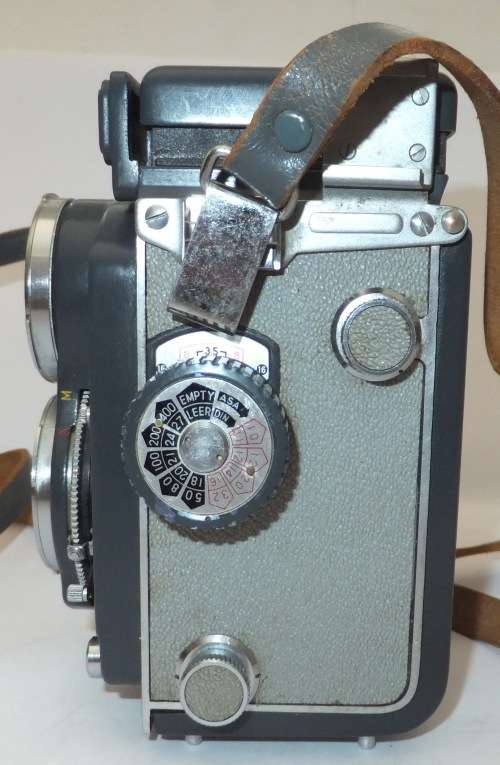 **Yashica-44**Bay Grey TLR Camera-Yashikor f=60mm 1:3.5 Lenses..