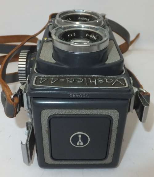 **Yashica-44**Bay Grey TLR Camera-Yashikor f=60mm 1:3.5 Lenses..