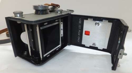 **Yashica-44**Bay Grey TLR Camera-Yashikor f=60mm 1:3.5 Lenses..