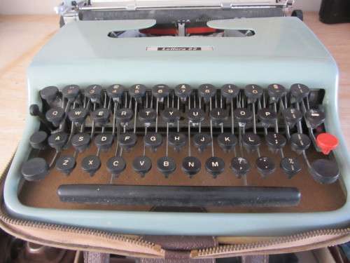 **Typewriter** Olivette Lettera 22....Good Condition...Needs new Lint..Incl Carrying Case