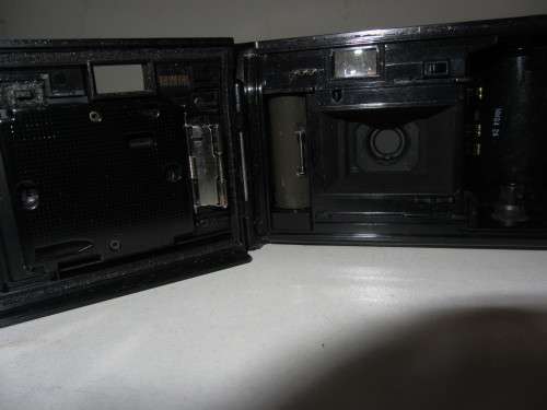 **Olympus AF-10**35mm Film Camera Olympus 35mm 3.5 Lens-AF/Self Timer Quartz Date