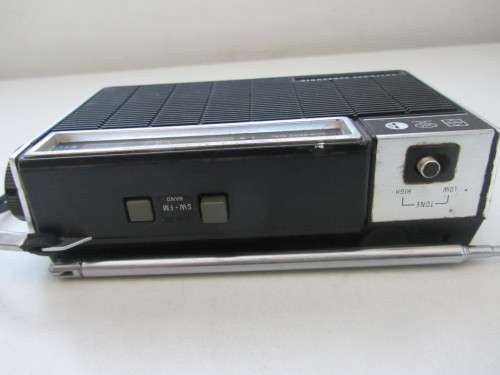 **National Panasonic**Portable Radio FM/SW-GX-636-Switches On-Does Not "Tune"..15.5x9.5cm