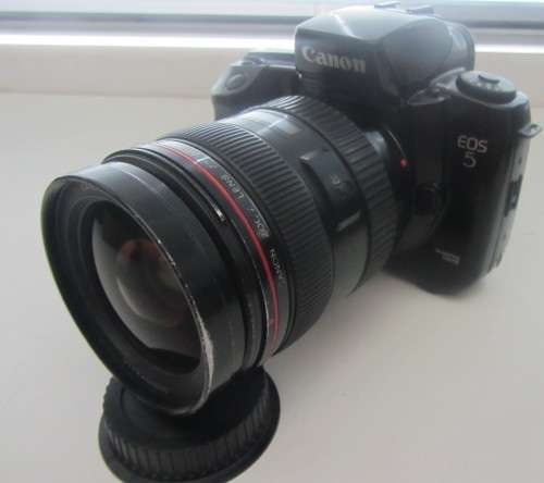 **Canon EOS 5**Semi Professional 35mm Camera.-Canon E.F. Ultrasonic f 2.8 L-28-70mm Lens.