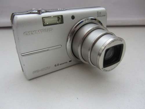 Olympus FE-200 Digital Compact Camera-Excellent Condition-Boxed.