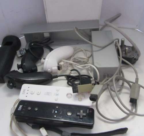 Nintendo Wii Console Plus Controllers etc-As per Photos.