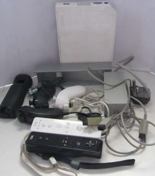 Nintendo Wii Console Plus Controllers etc-As per Photos.