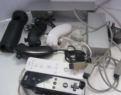 Nintendo Wii Console Plus Controllers etc-As per Photos.