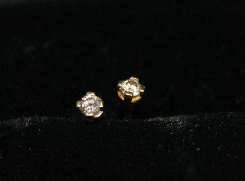 9ct Diamond Gold Studs.