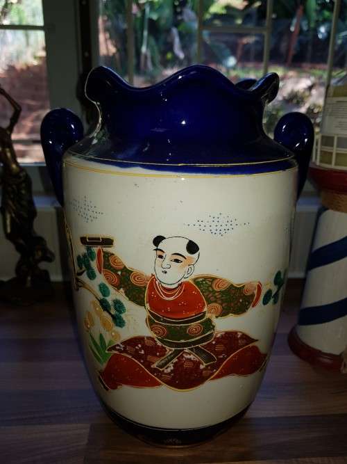 Large colourful antique oriental vase