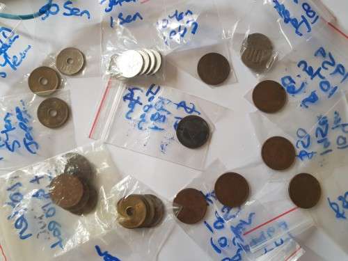 33 x Japanese Coin mix (various dates)