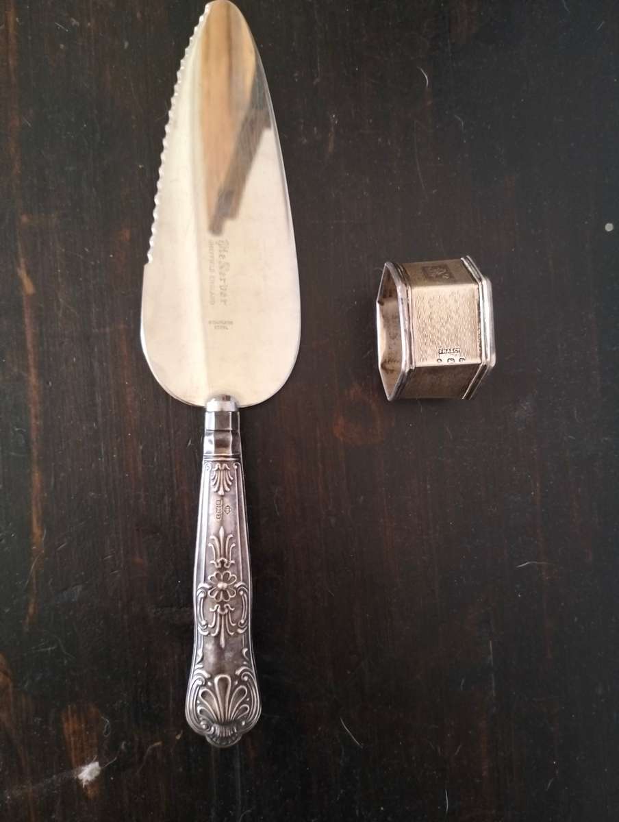 Silver cake lifter and serviette ring