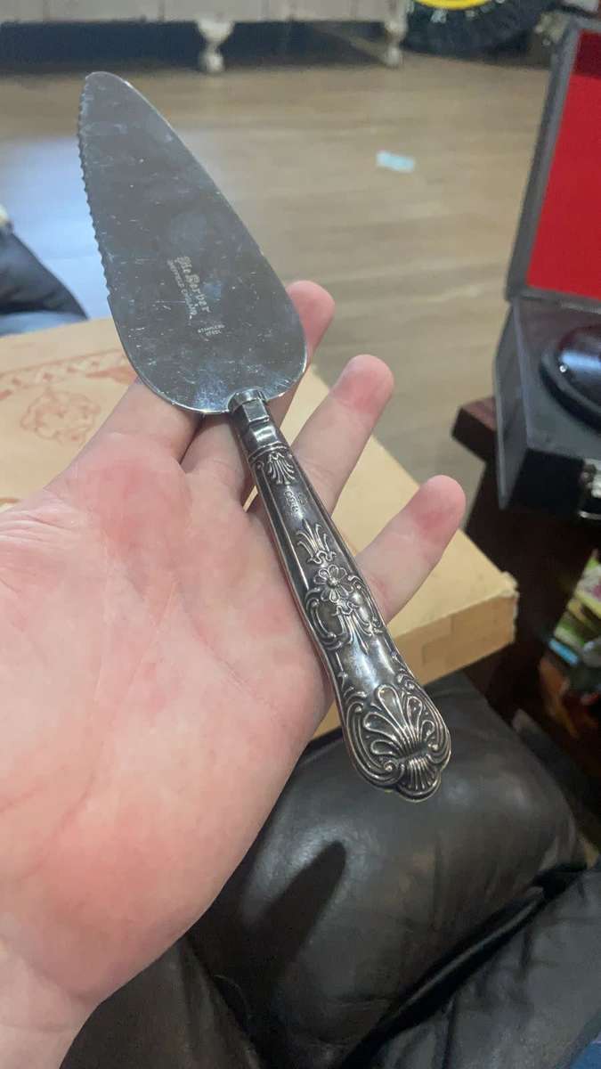 Silver cake lifter and serviette ring