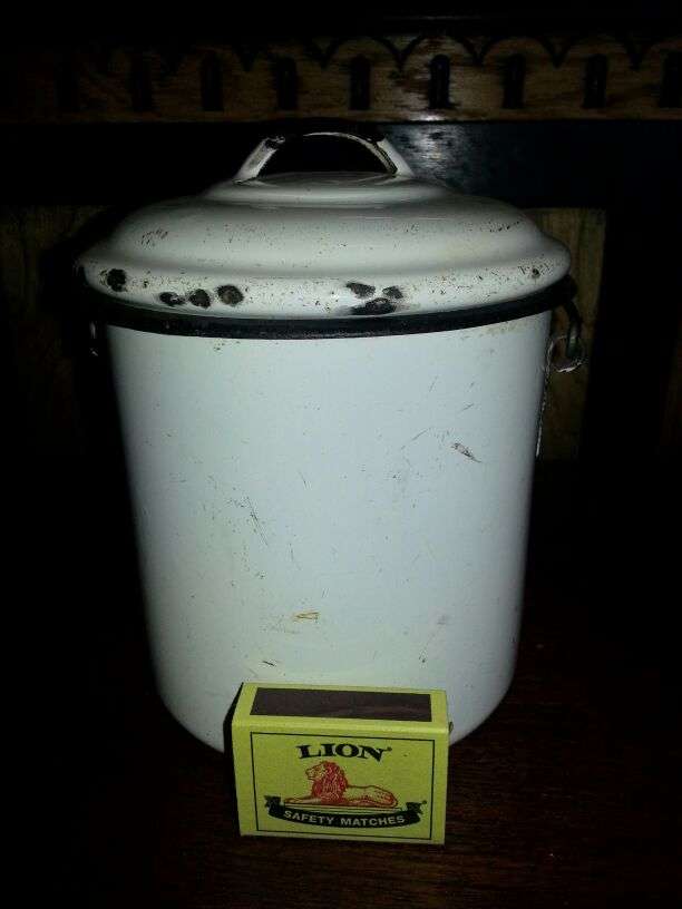 Vintage enamel billy can - Afrikaan Shop