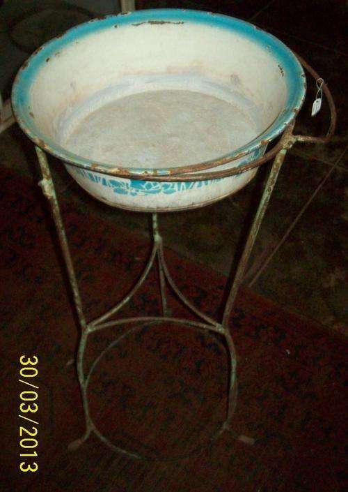 Steel Wash Stand With Enamel Basin