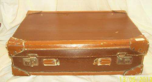 VINTAGE BROWN MASONITE/HARDBOARD SUITCASE