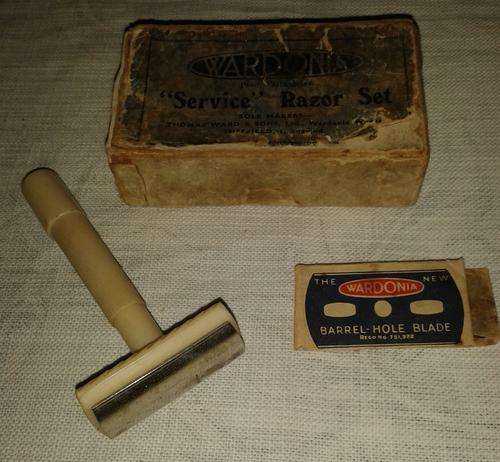 Vintage "wardonia service razor" set in original box - STOCK CLEARANCE SALE!!!