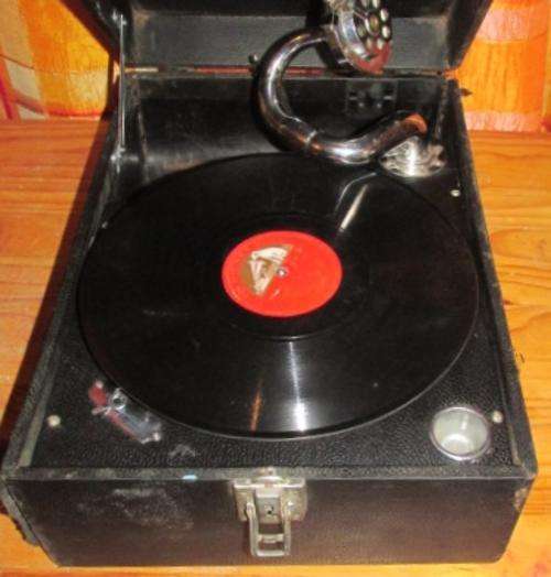 Vintage Columbia Portable Gramaphone - Model 211A - 1950s