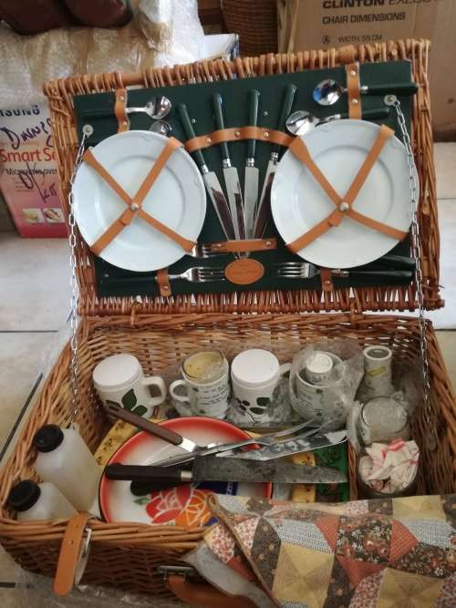 Vintage picnic basket complete
