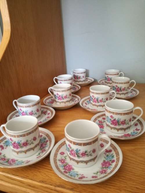 10 X  vintage expresso cups and saucers
