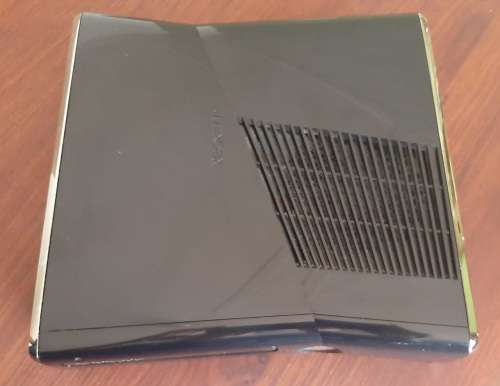 XBOX 360 Slim - 40+ games included - RGH3 Modded + 2 Controllers + Kinect + Wireless Steering Wheel