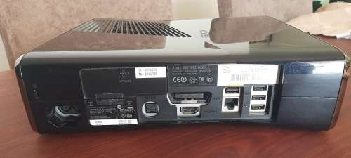 XBOX 360 Slim - 40+ games included - RGH3 Modded + 2 Controllers + Kinect + Wireless Steering Wheel