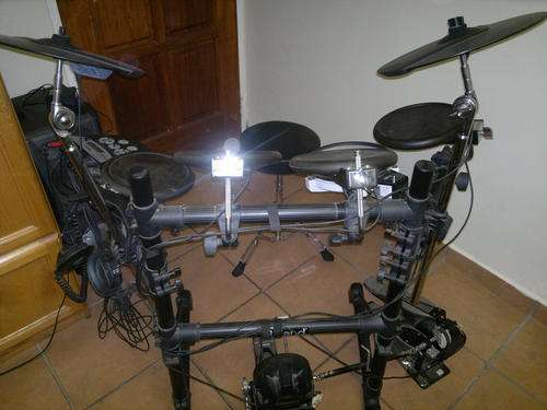 Roland TD-6V Electronic Drum Set with extra double bass kicker. Neg.