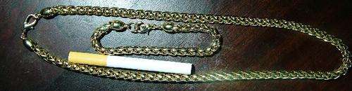 A GOLDEN NECKLACE FOR A LADY