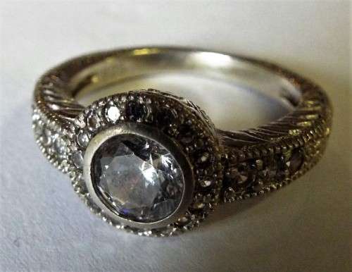 Vintage 925 silver ring with nice detail