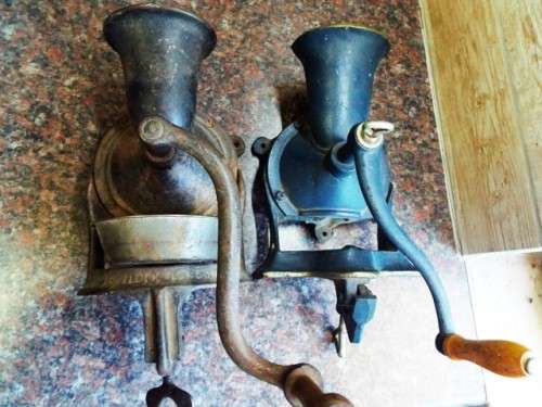 2 ou koffie meulers in wekende toestand