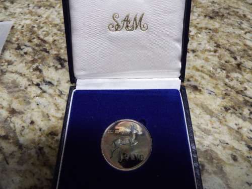 NICE  ,,,,,SILVER 1987 R1 COIN