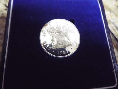 NICE  ,,,,,SILVER 1987 R1 COIN