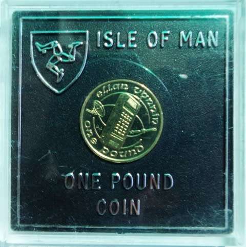 ISLE OF MAN COIN SET ,,1 POUND ,2 POUND AND CAT CROWN