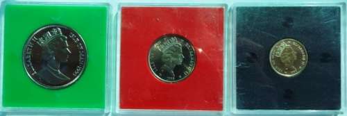 ISLE OF MAN COIN SET ,,1 POUND ,2 POUND AND CAT CROWN
