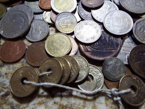 NICE 1,5 KG OF UNSORTED WORLD COINS