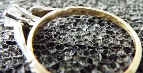 OLD SCOOL ,SUPER NICE ENGAGEMENT/WEDDING RING WITH REAL 4.5MM DIAMOND 18CT GOLD