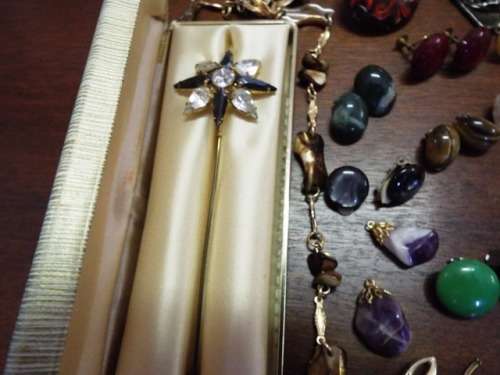 NICE,,,, LARGE LOT OF VINTAGE JEWELLERY