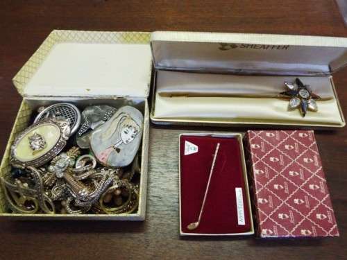 NICE,,,, LARGE LOT OF VINTAGE JEWELLERY