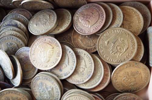 WOW OVER 500 1961/62/63/64 1c of South Africa: 1 c  as 1 big lot over 5 kg of yellow copper coins