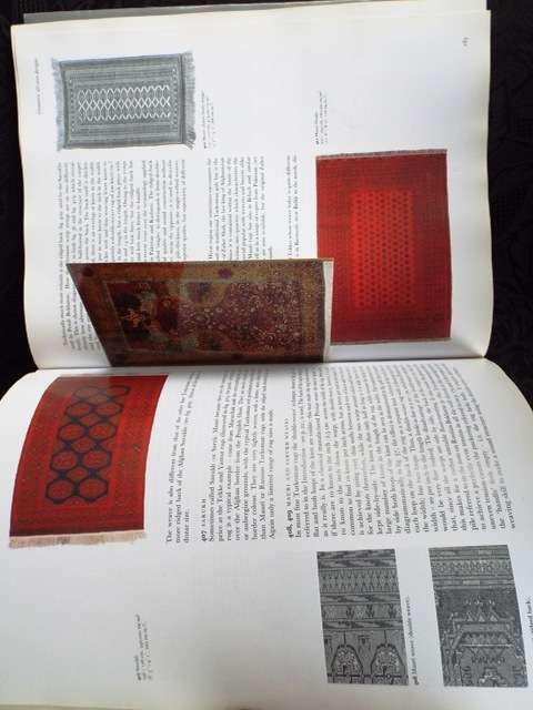 Oriental Carpet Design: A Guide to Traditional Motifs, Patterns and Symbols