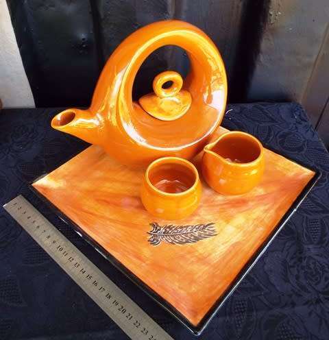 VINTAGE RETRO TEA POT