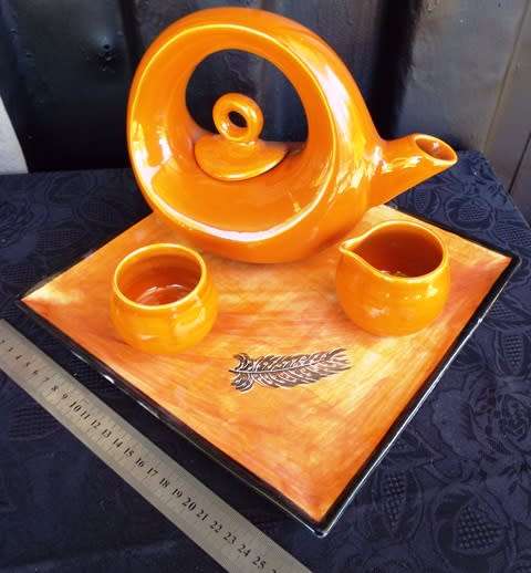 VINTAGE RETRO TEA POT