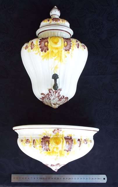 WOW RARE FOUND  Hand Painted Italian Lavabo Wall Fountain italy