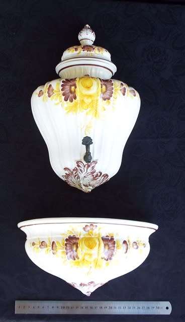 WOW RARE FOUND  Hand Painted Italian Lavabo Wall Fountain italy