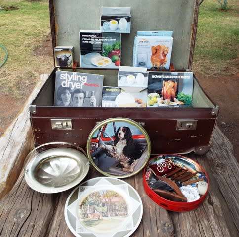 WOW vintage stuff in big case lots of new vintage items in boxes as 1 lot