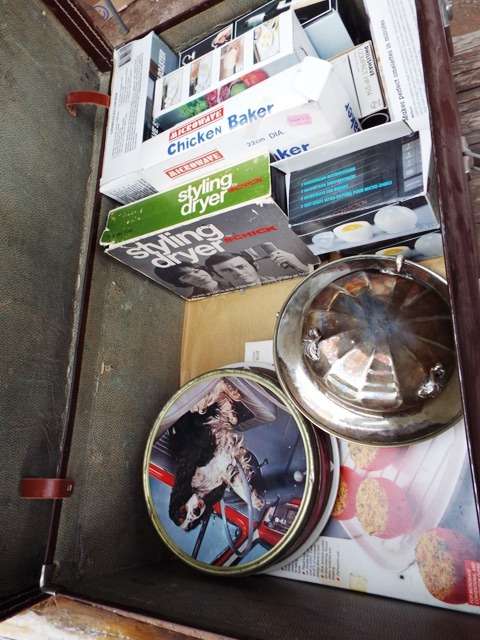 WOW vintage stuff in big case lots of new vintage items in boxes as 1 lot