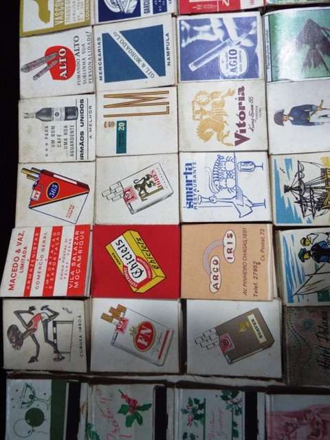 Lot of 65 Vintage Matchboxes at R1  start