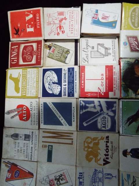 Lot of 65 Vintage Matchboxes at R1  start