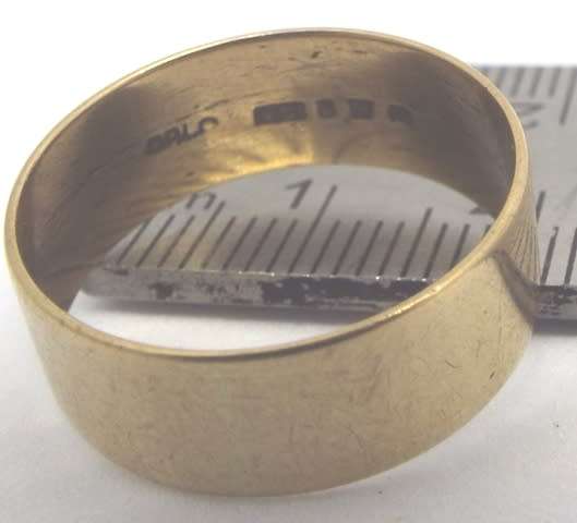 NICE vintage 9ct gold ring