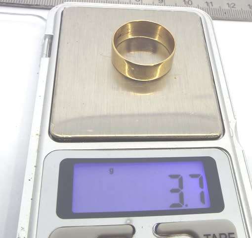 NICE vintage 9ct gold ring