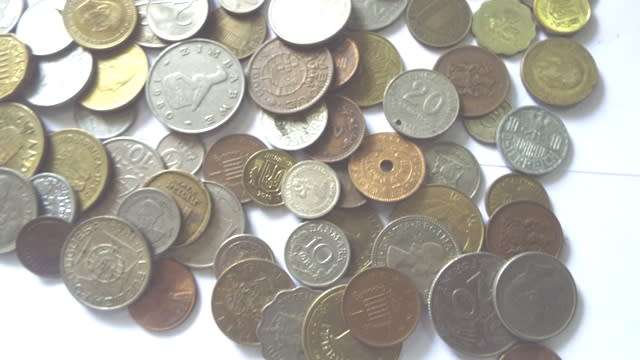 job lot world coins at R1 start over 80 coins in this lot